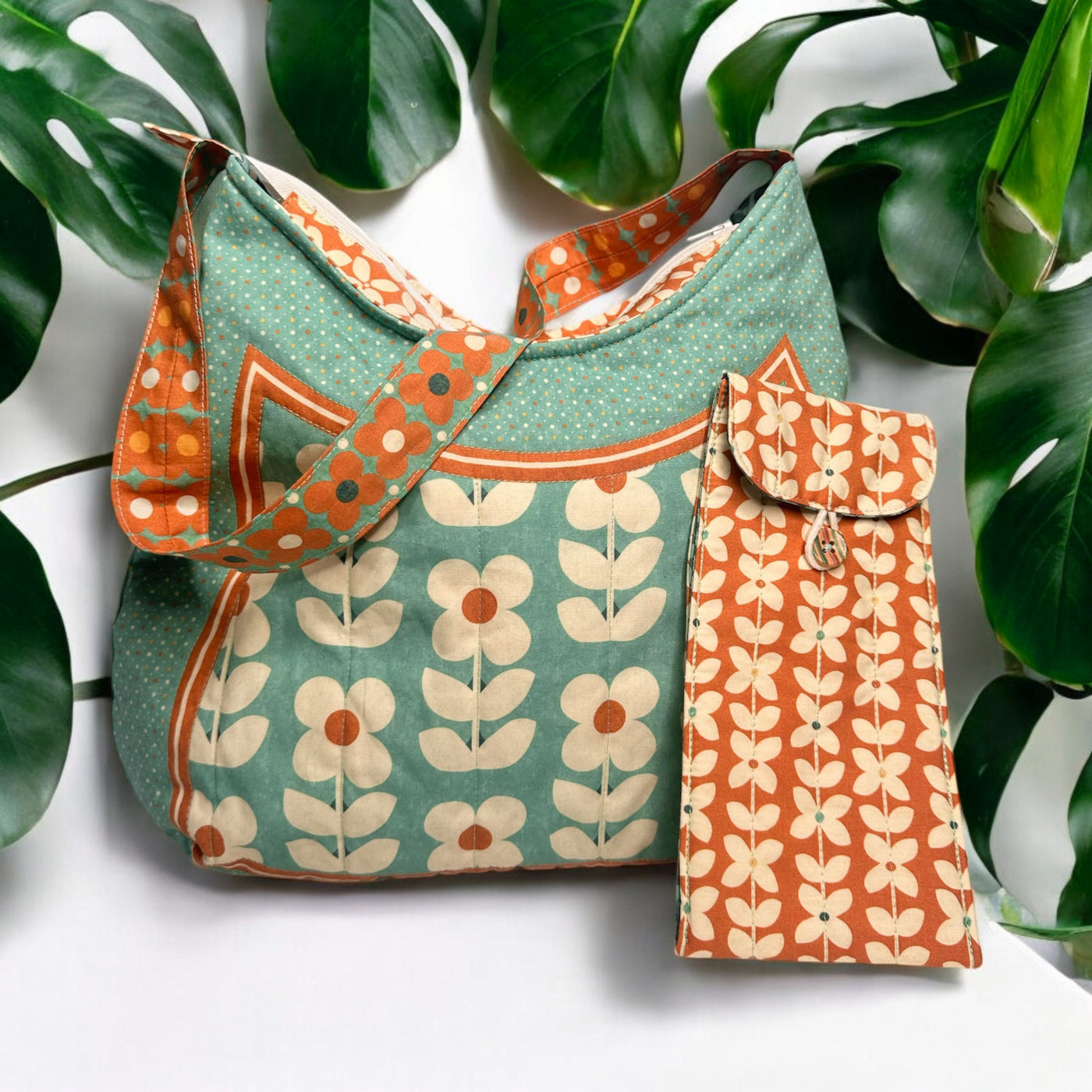 Sewing School The Goldilocks Bag – Retro Floral Sewing Kit